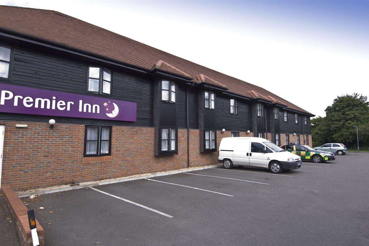 Premier Inn Aylesbury Exterior foto